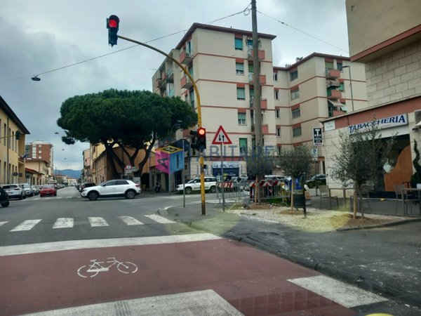 locale commerciale in vendita a Livorno