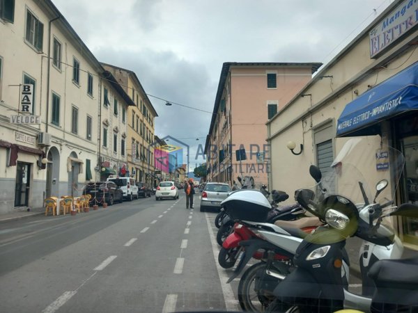 locale commerciale in vendita a Livorno