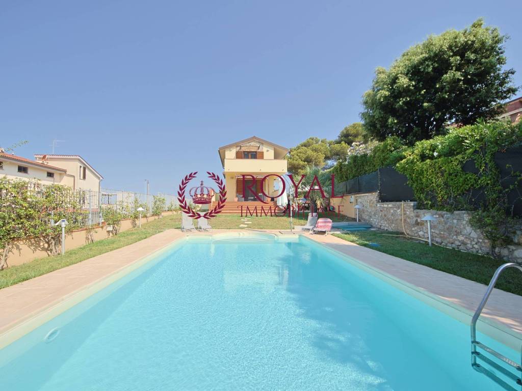 casa indipendente in vendita a Livorno in zona Montenero