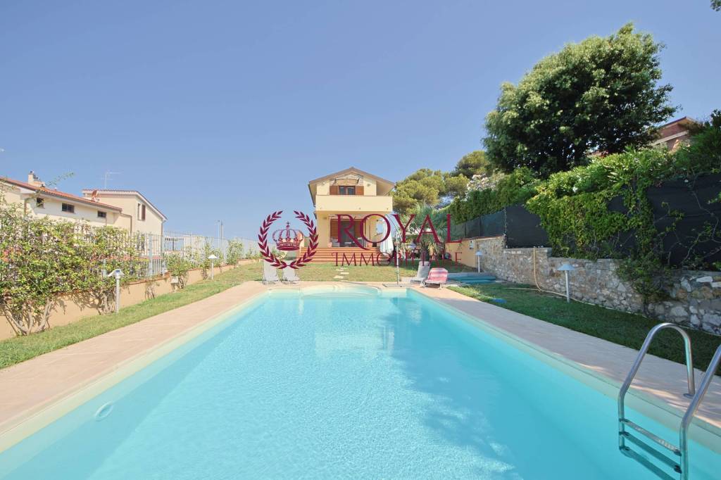 casa indipendente in vendita a Livorno in zona Montenero