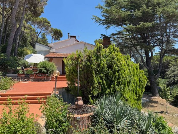 casa indipendente in vendita a Livorno in zona Montenero
