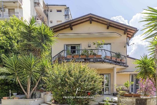 casa indipendente in vendita a Livorno in zona Ospedale