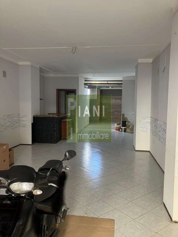 locale commerciale in vendita a Livorno