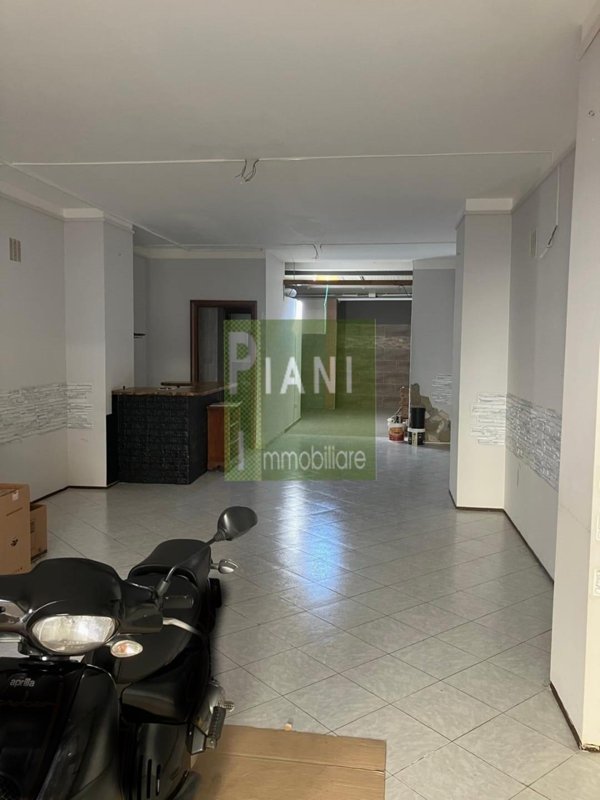 locale commerciale in vendita a Livorno