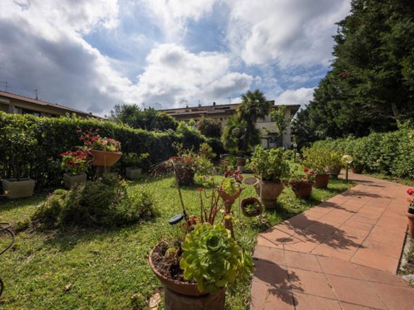 casa indipendente in vendita a Livorno in zona Montenero