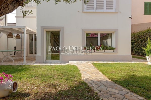 casa indipendente in vendita a Livorno in zona Antignano