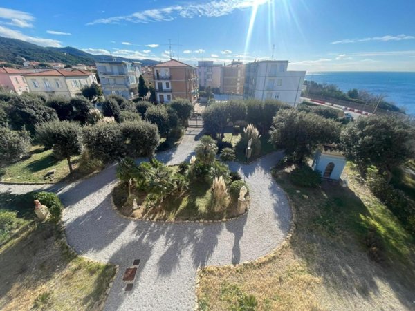appartamento in vendita a Livorno in zona Antignano