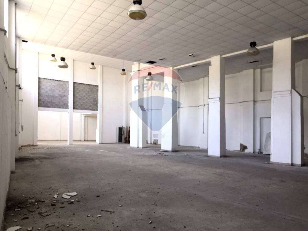 locale commerciale in vendita a Livorno