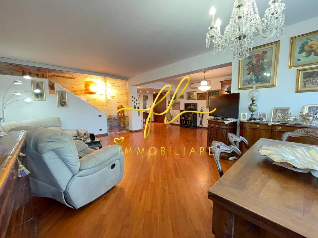 casa indipendente in vendita a Livorno in zona Montenero