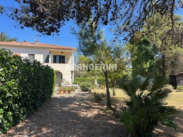 casa indipendente in vendita a Livorno in zona Valle Benedetta