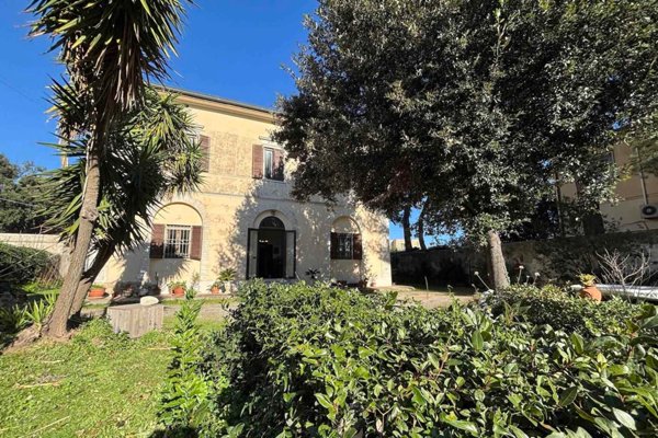 casa indipendente in vendita a Livorno in zona Montenero