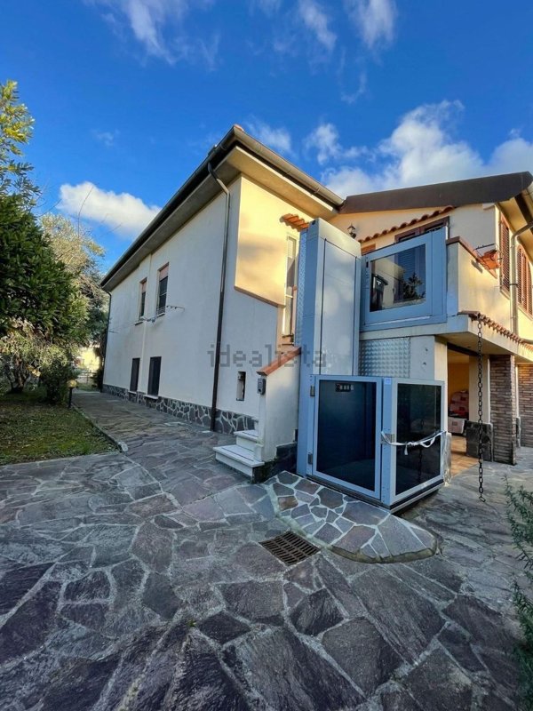 casa indipendente in vendita a Livorno in zona Montenero