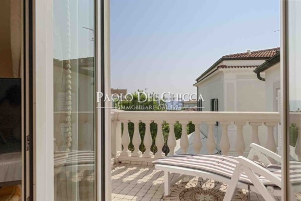 casa indipendente in vendita a Livorno in zona Antignano