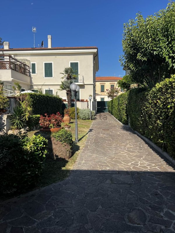 pentavano in vendita a Livorno