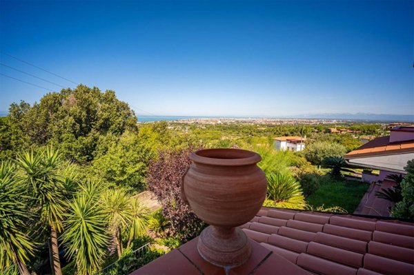 casa indipendente in vendita a Livorno in zona Limoncino