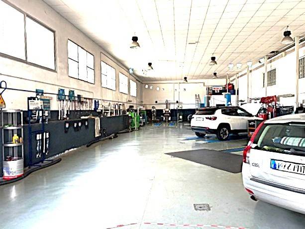 locale commerciale in vendita a Livorno