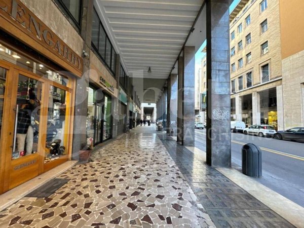 negozio in vendita a Livorno in zona Centro Città