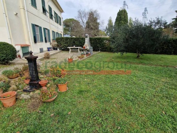 casa indipendente in vendita a Livorno in zona Limoncino