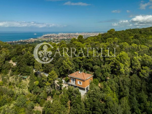 casa indipendente in vendita a Livorno in zona Montenero
