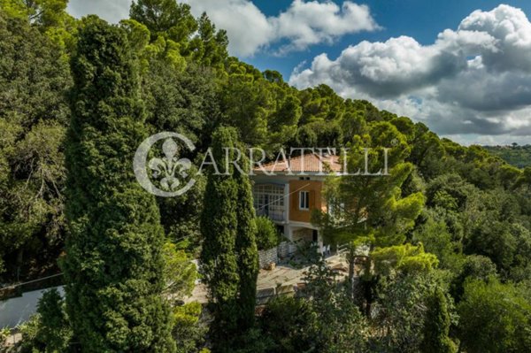 casa indipendente in vendita a Livorno in zona Montenero