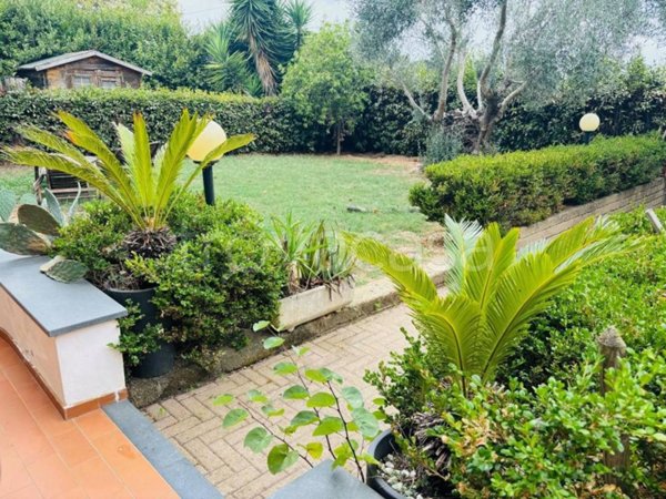 casa indipendente in vendita a Livorno in zona Montenero