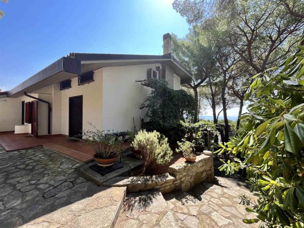 casa indipendente in vendita a Livorno in zona Quercianella