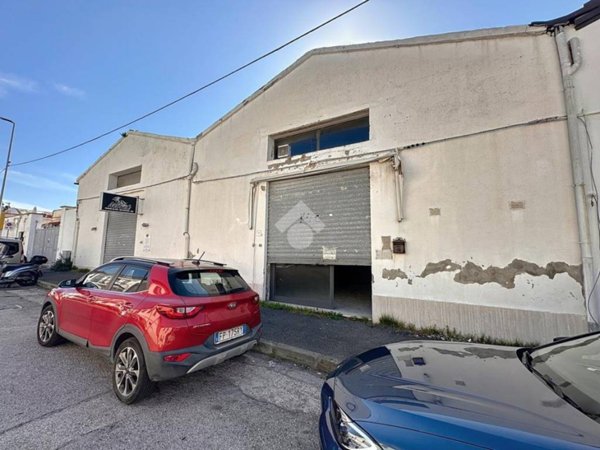 locale commerciale in vendita a Livorno