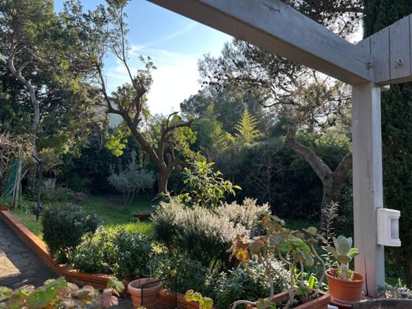 casa indipendente in vendita a Livorno in zona Montenero
