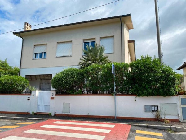 casa indipendente in vendita a Livorno in zona Collinaia