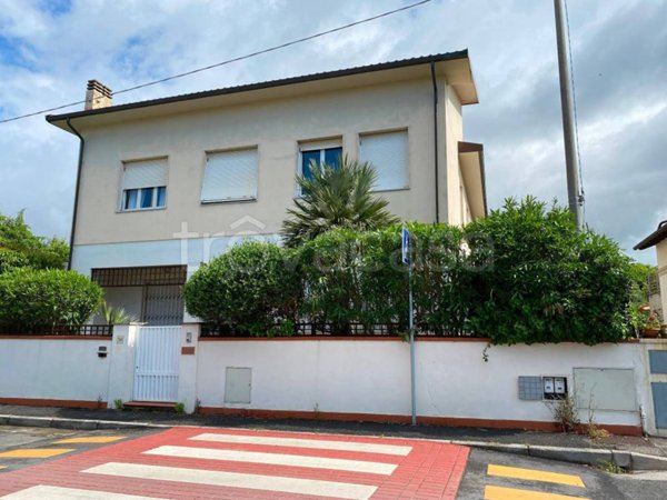 casa indipendente in vendita a Livorno in zona Collinaia