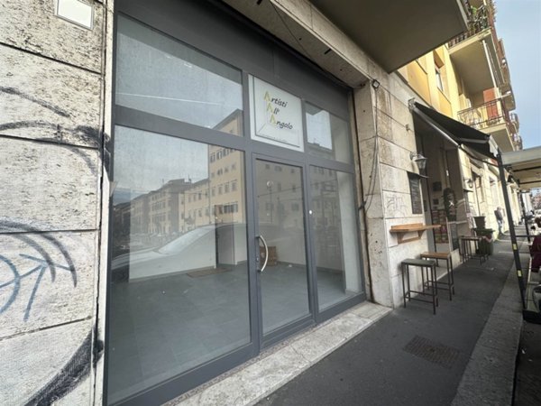 negozio in vendita a Livorno in zona Centro Città