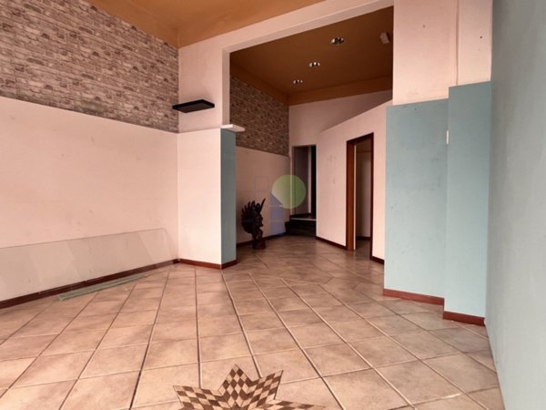 negozio in vendita a Livorno in zona Centro Città