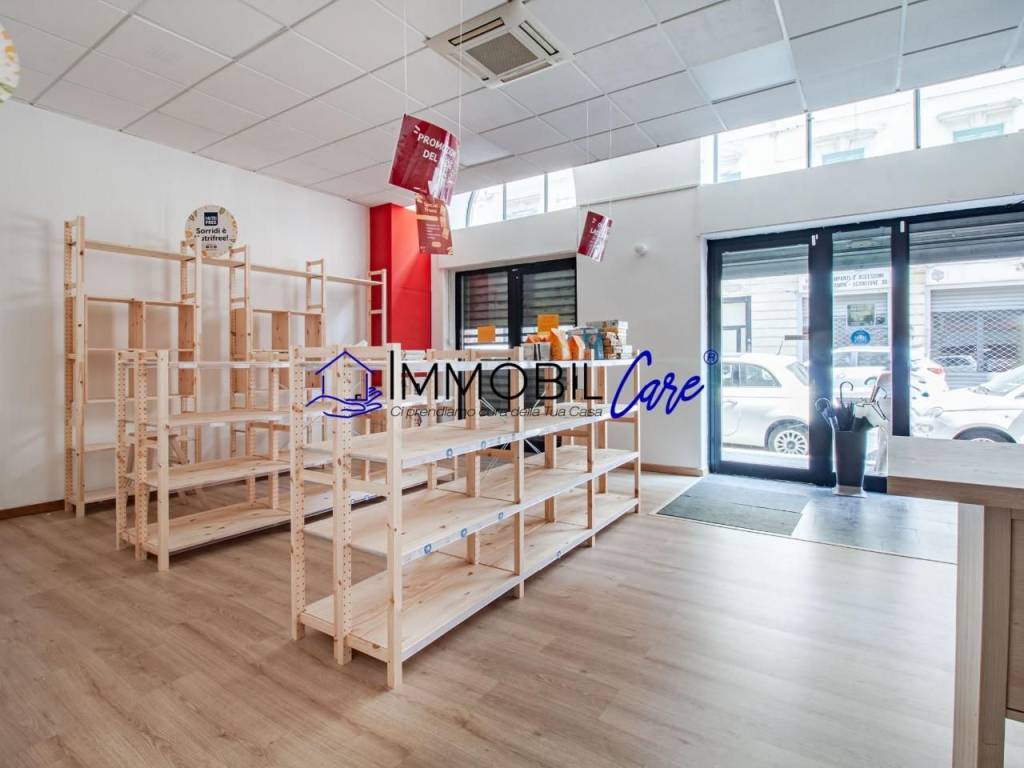 locale commerciale in vendita a Livorno in zona Centro Città