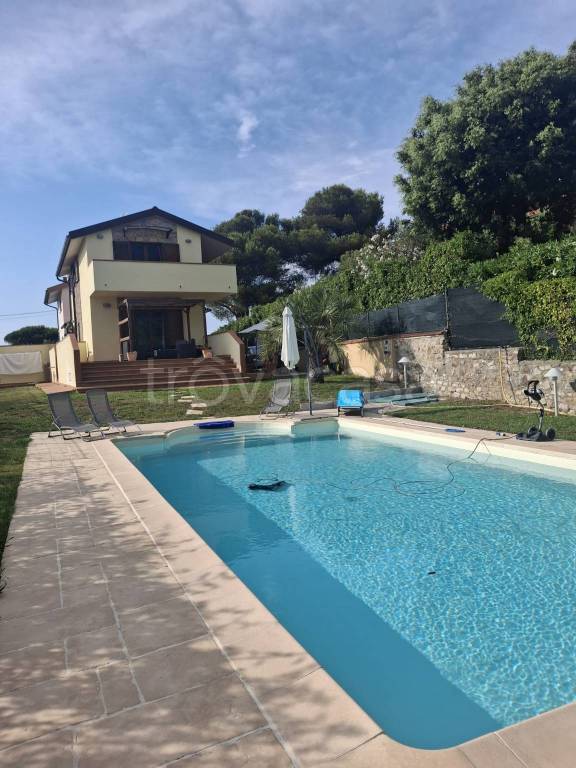 casa indipendente in vendita a Livorno in zona Montenero