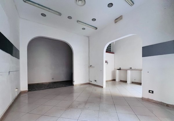 locale commerciale in vendita a Livorno