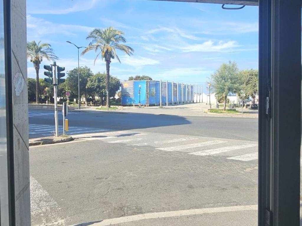 negozio in vendita a Livorno in zona Lungomare