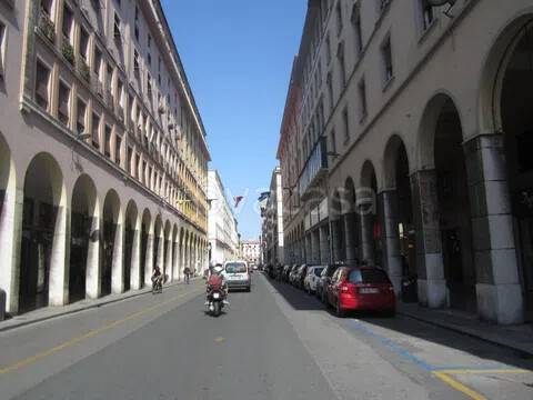 negozio in vendita a Livorno in zona Centro Città
