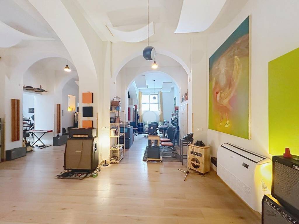 locale commerciale in vendita a Livorno in zona Centro Città