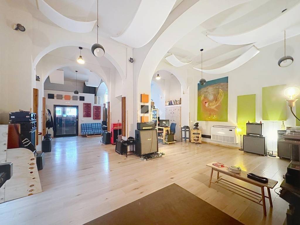 locale commerciale in vendita a Livorno in zona Centro Città