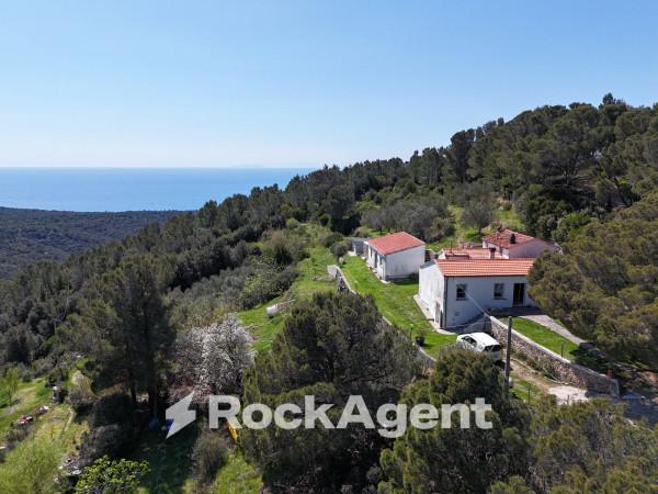 casa indipendente in vendita a Livorno in zona Montenero