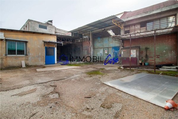 capannone in vendita a Livorno