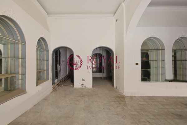 locale commerciale in vendita a Livorno in zona Centro Città