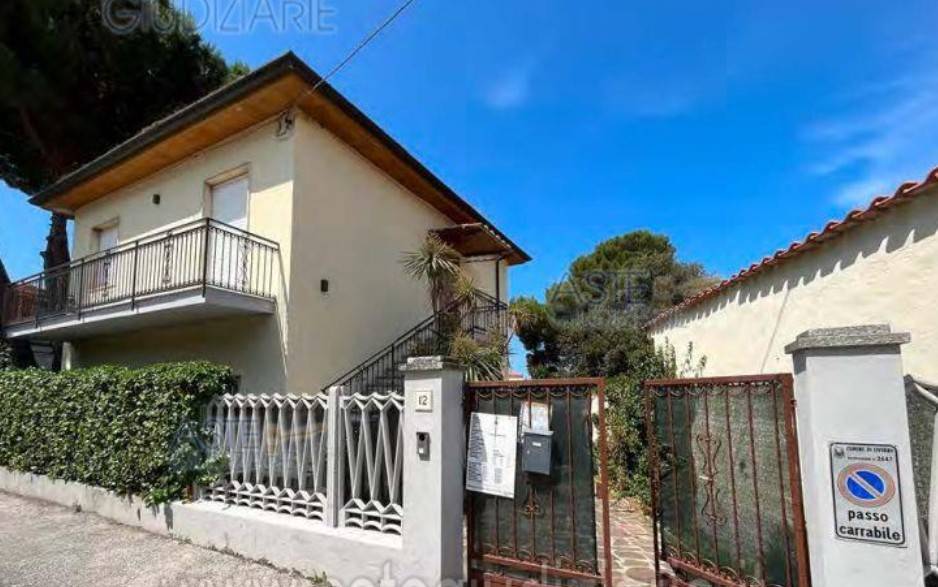 appartamento in vendita a Livorno in zona Montenero