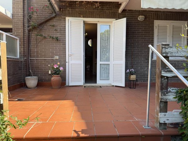 casa indipendente in vendita a Livorno in zona Limoncino