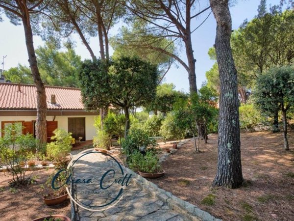 casa indipendente in vendita a Livorno in zona Montenero