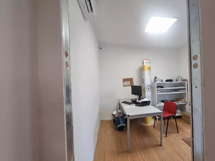 locale commerciale in vendita a Livorno