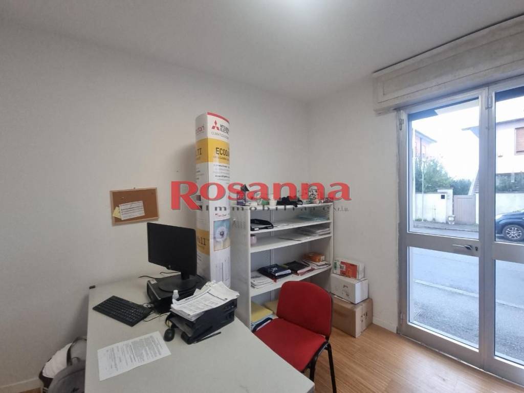 locale commerciale in vendita a Livorno