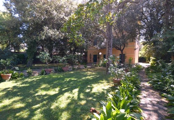 casa indipendente in vendita a Livorno in zona Antignano