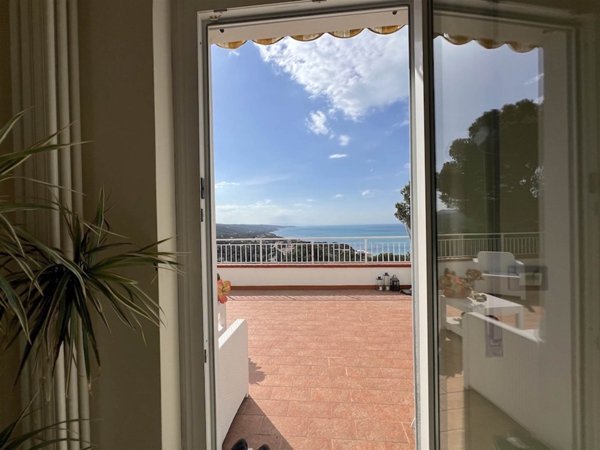 casa indipendente in vendita a Livorno in zona Quercianella