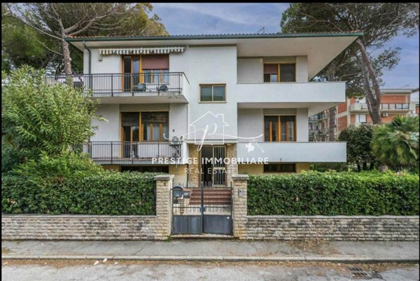 casa indipendente in vendita a Livorno in zona Antignano